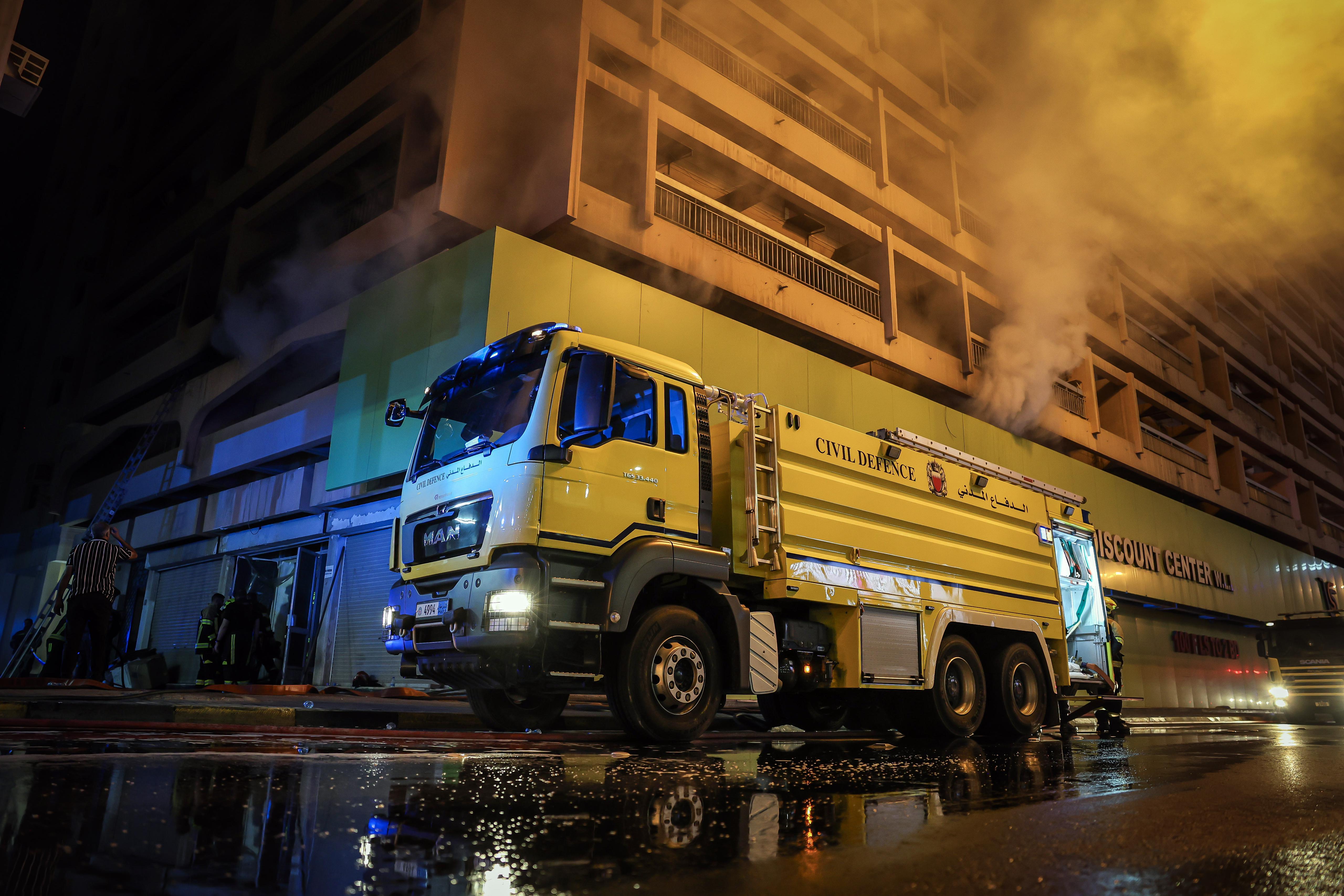 الدفاع المدني يخمد حريقاً اندلع بمستودع في السلمانية<